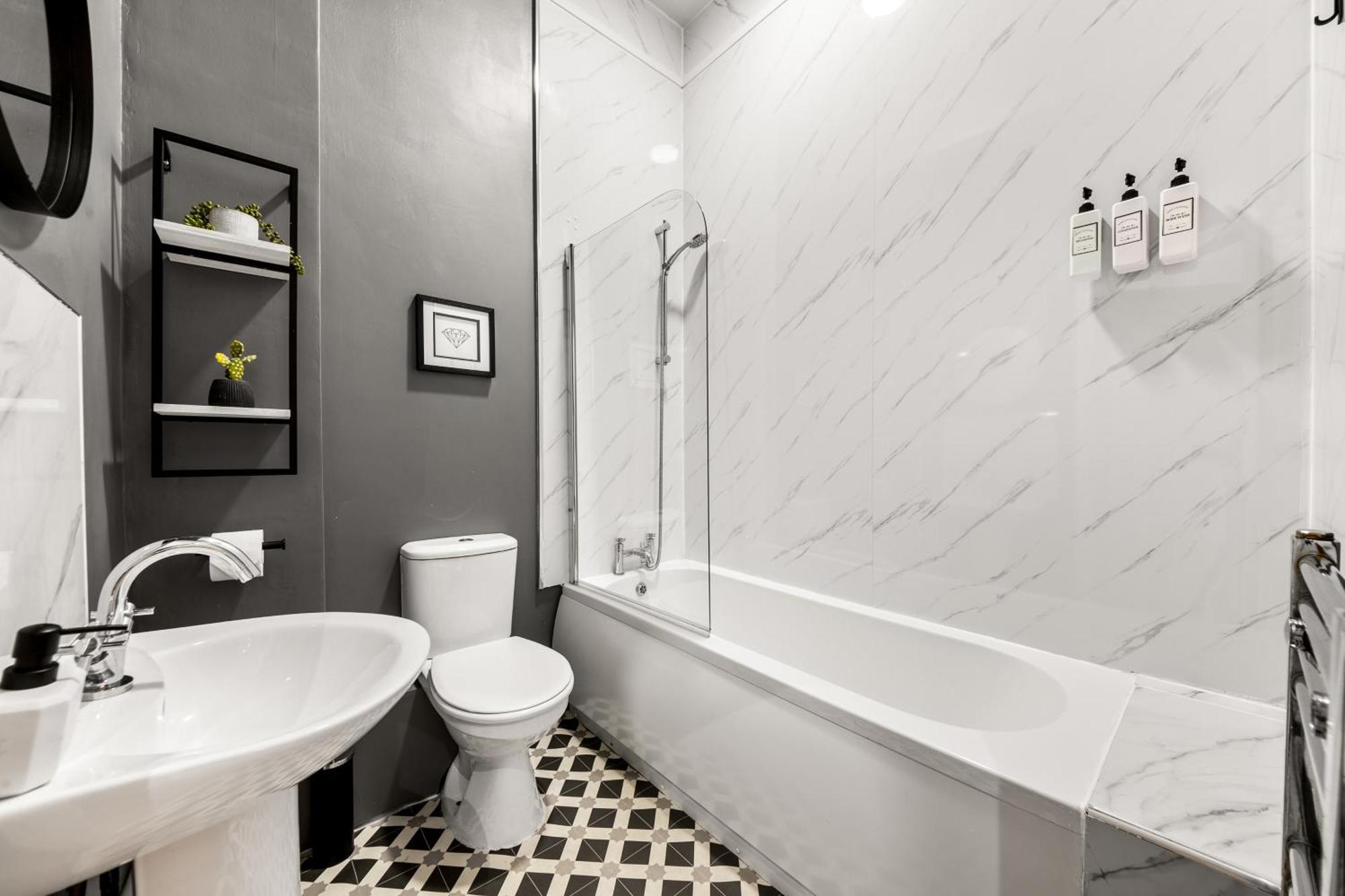 Spacious Birmingham City Apartment ภายนอก รูปภาพ